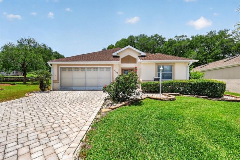 House in Summerfield, Florida 3 bedrooms, 143.44 sq.m. № 2092084