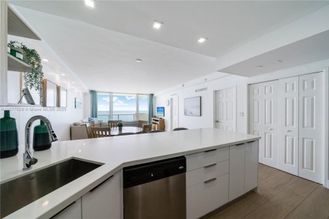 Купить кондоминиум в Майами-Бич, Флорида 2 спальни, 86.4м2, № 2012464 - фото 7