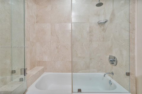 Купить кондоминиум в Майами, Флорида 2 спальни, 117.43м2, № 2073307 - фото 22