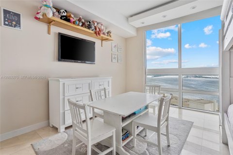 Купить кондоминиум в Майами, Флорида 2 спальни, 117.43м2, № 2073307 - фото 19