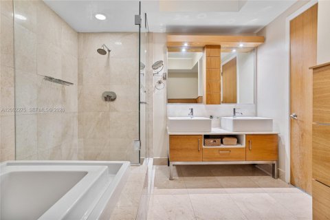 Купить кондоминиум в Майами, Флорида 2 спальни, 117.43м2, № 2073307 - фото 17
