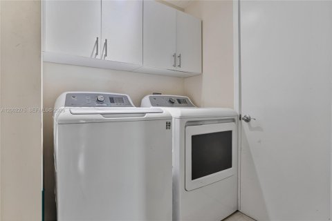 Купить кондоминиум в Майами, Флорида 2 спальни, 117.43м2, № 2073307 - фото 24