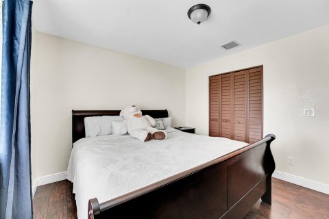 Immobilier commercial à vendre à St. Lucie, Floride: 323.3 m2 № 2193474 - photo 2