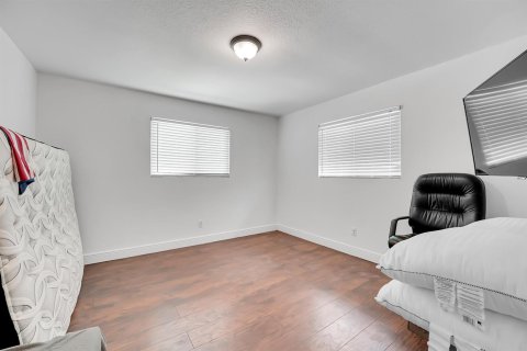 Immobilier commercial à vendre à St. Lucie, Floride: 323.3 m2 № 2193474 - photo 9