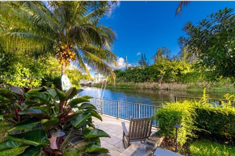 House in El Portal, Florida 4 bedrooms № 1863378 - photo 8
