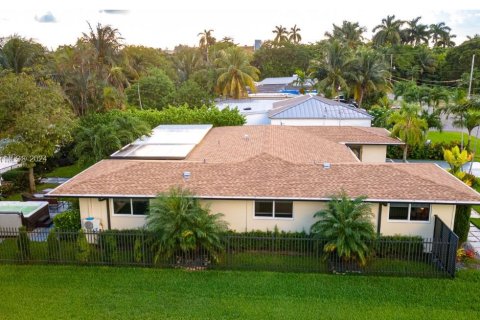 House in El Portal, Florida 4 bedrooms № 1863378 - photo 26