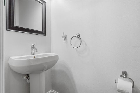 Townhouse in New Port Richey, Florida 3 bedrooms, 208.57 sq.m. № 2427012 - photo 24