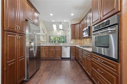 Townhouse in New Port Richey, Florida 3 bedrooms, 208.57 sq.m. № 2427012 - photo 9