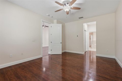 Townhouse in New Port Richey, Florida 3 bedrooms, 208.57 sq.m. № 2427012 - photo 30