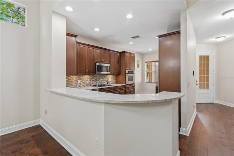 Townhouse in New Port Richey, Florida 3 bedrooms, 208.57 sq.m. № 2427012 - photo 6