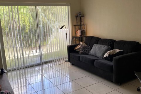 Condo in North Miami, Florida, 1 bedroom  № 2012806 - photo 5