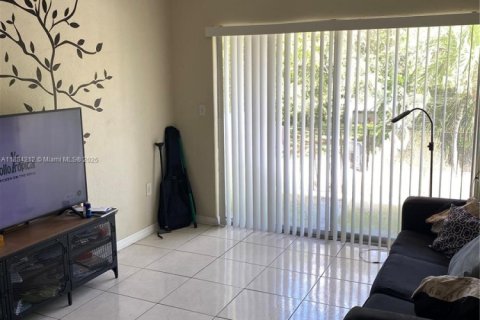 Condo in North Miami, Florida, 1 bedroom  № 2012806 - photo 6