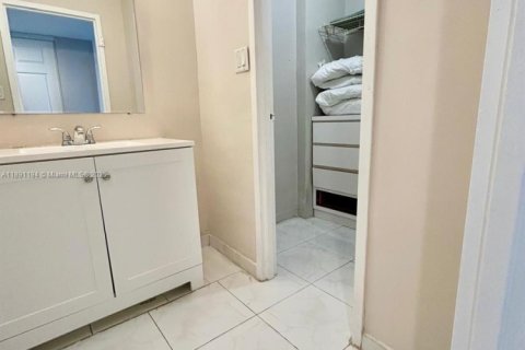 Condominio en alquiler en Miami Beach, Florida, 50.63 m2 № 2016138 - foto 7