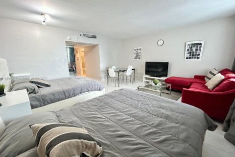 Condominio en alquiler en Miami Beach, Florida, 50.63 m2 № 2016138 - foto 2