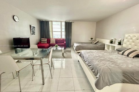 Condominio en alquiler en Miami Beach, Florida, 50.63 m2 № 2016138 - foto 3