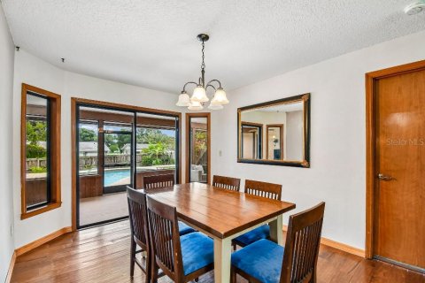 House in Altamonte Springs, Florida 4 bedrooms, 185.99 sq.m. № 2196135 - photo 8