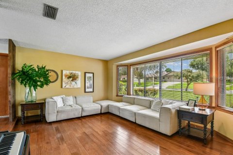 House in Altamonte Springs, Florida 4 bedrooms, 185.99 sq.m. № 2196135 - photo 5