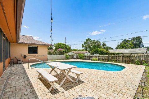 House in Altamonte Springs, Florida 4 bedrooms, 185.99 sq.m. № 2196135 - photo 30