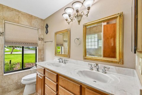 House in Altamonte Springs, Florida 4 bedrooms, 185.99 sq.m. № 2196135 - photo 19