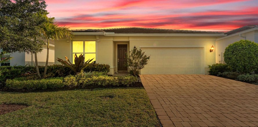 Villa ou maison à Stuart, Floride 4 chambres, 171.87 m2 № 2413107