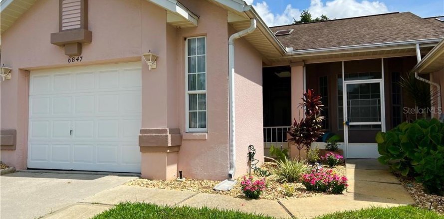 House in Inverness, Florida 2 bedrooms, 85.47 sq.m. № 1805056