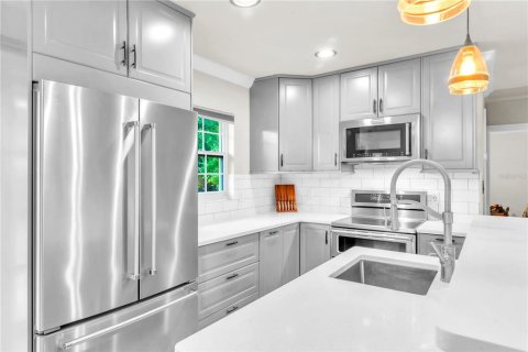 Casa en venta en Saint Petersburg, Florida, 3 dormitorios, 102.29 m2 № 1914066 - foto 11