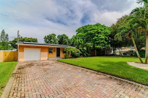 Casa en venta en Saint Petersburg, Florida, 3 dormitorios, 102.29 m2 № 1914066 - foto 1