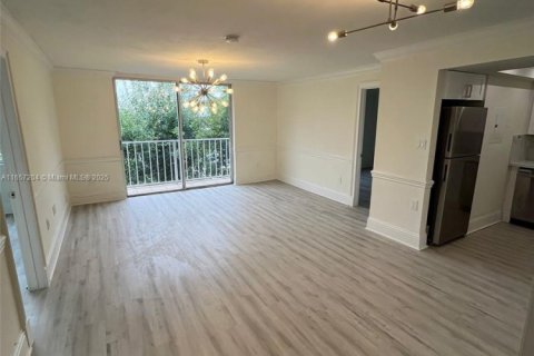 Condo in Miami, Florida, 2 bedrooms  № 1764942 - photo 3