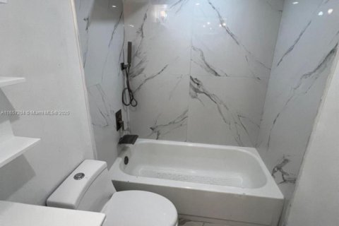 Condo in Miami, Florida, 2 bedrooms  № 1764942 - photo 19
