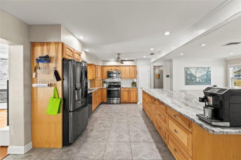 House in Holiday, Florida 4 bedrooms, 330.08 sq.m. № 1789083 - photo 15