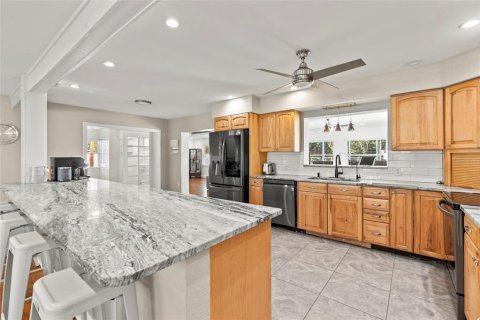 House in Holiday, Florida 4 bedrooms, 330.08 sq.m. № 1789083 - photo 19