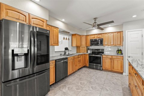 House in Holiday, Florida 4 bedrooms, 330.08 sq.m. № 1789083 - photo 17