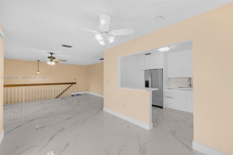 Condominio en alquiler en Hialeah, Florida, 3 dormitorios, 108.05 m2 № 2348422 - foto 19