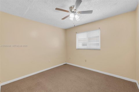 Condominio en alquiler en Hialeah, Florida, 3 dormitorios, 108.05 m2 № 2348422 - foto 10