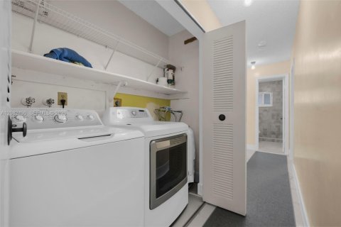 Condominio en alquiler en Hialeah, Florida, 3 dormitorios, 108.05 m2 № 2348422 - foto 9