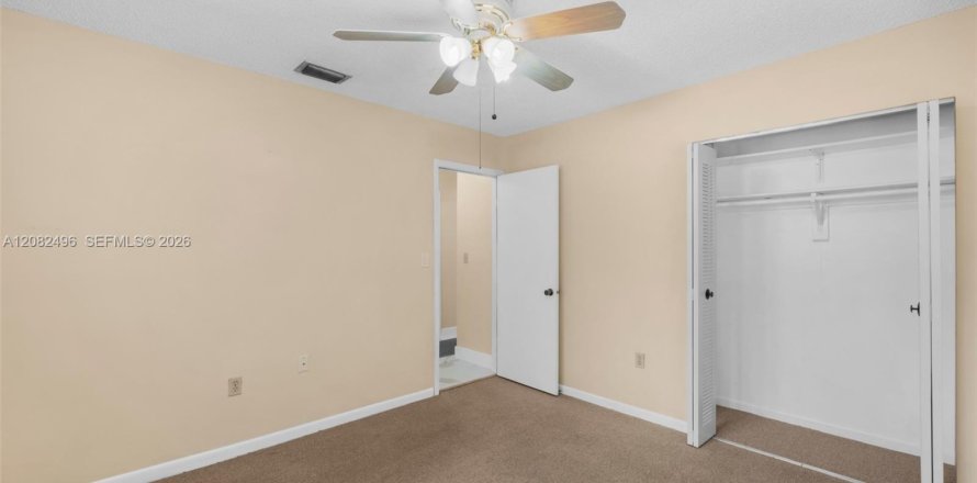 Condominio en Hialeah, Florida, 3 dormitorios  № 2348422