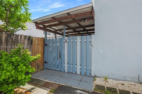 Condominio en alquiler en Hialeah, Florida, 3 dormitorios, 108.05 m2 № 2348422 - foto 23