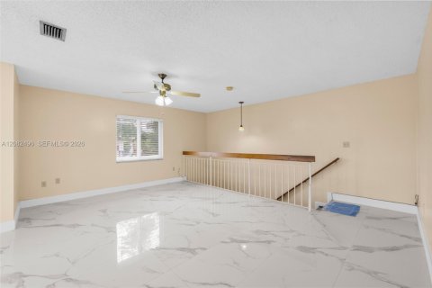 Condominio en alquiler en Hialeah, Florida, 3 dormitorios, 108.05 m2 № 2348422 - foto 28