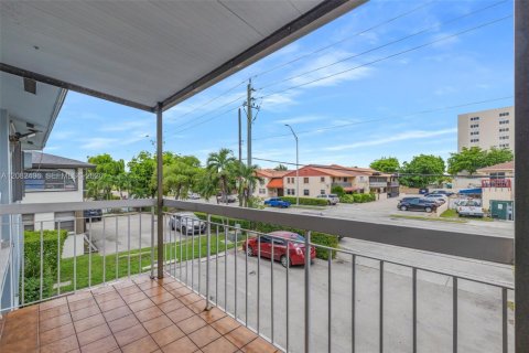 Condominio en alquiler en Hialeah, Florida, 3 dormitorios, 108.05 m2 № 2348422 - foto 7