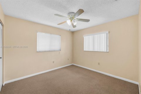 Condominio en alquiler en Hialeah, Florida, 3 dormitorios, 108.05 m2 № 2348422 - foto 12