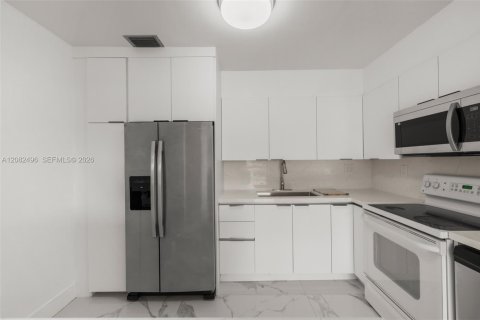 Condominio en alquiler en Hialeah, Florida, 3 dormitorios, 108.05 m2 № 2348422 - foto 21
