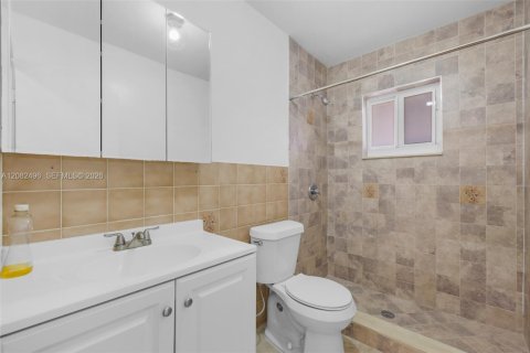 Condominio en alquiler en Hialeah, Florida, 3 dormitorios, 108.05 m2 № 2348422 - foto 13