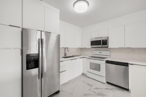 Condominio en alquiler en Hialeah, Florida, 3 dormitorios, 108.05 m2 № 2348422 - foto 22