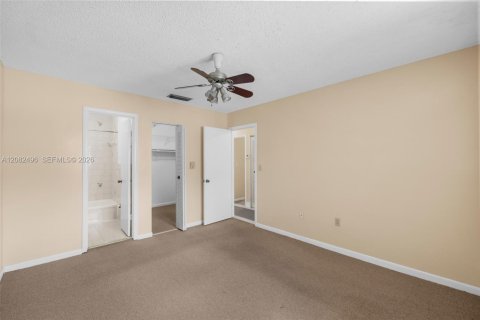 Condominio en alquiler en Hialeah, Florida, 3 dormitorios, 108.05 m2 № 2348422 - foto 3