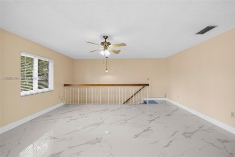 Condominio en alquiler en Hialeah, Florida, 3 dormitorios, 108.05 m2 № 2348422 - foto 15
