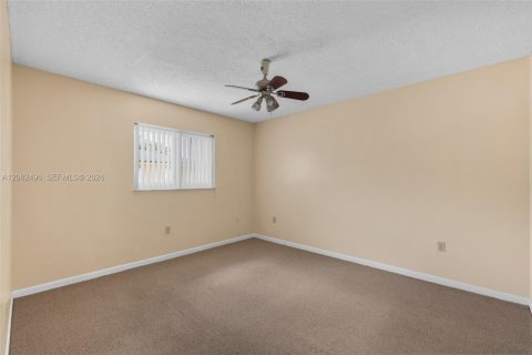 Condominio en alquiler en Hialeah, Florida, 3 dormitorios, 108.05 m2 № 2348422 - foto 14