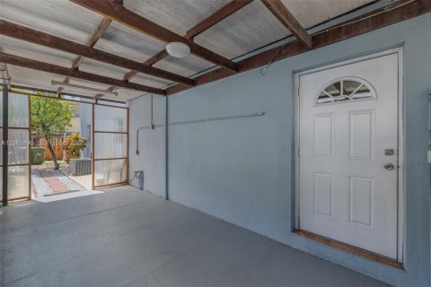 Condominio en alquiler en Hialeah, Florida, 3 dormitorios, 108.05 m2 № 2348422 - foto 24