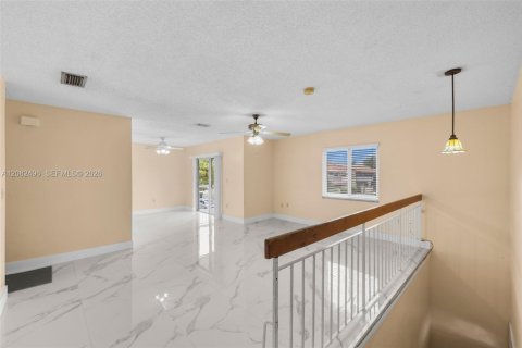 Condominio en alquiler en Hialeah, Florida, 3 dormitorios, 108.05 m2 № 2348422 - foto 27