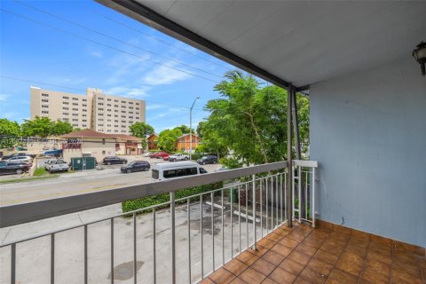 Condominio en alquiler en Hialeah, Florida, 3 dormitorios, 108.05 m2 № 2348422 - foto 6