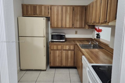 Copropriété à louer à Miami, Floride: 2 chambres, 89.65 m2 № 1976509 - photo 4